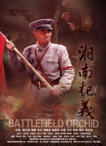 影片视觉参考了20世纪70年代纽约的粗粝、黑暗与潮湿，营造出一种压抑的末世氛围。